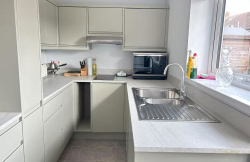 Private Garden Retreat 2BR Modern Comfort - Foto 2