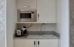 Highridge Apartment - Photo 9