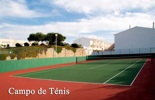 Os Apartamentos A Ramos na Praia da Galé Estão inserido em Condomínio com PISCINA, Fica apenas a 350 Metros da Praia da Galé - Apartamentos com Ar Condicionado tanto nos Quartos como na Sala, Smart TV com Prime Vídeo e Cozinha Completa - Foto 40