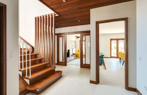 Beach Villa with Jacuzzi & Garage by HostWise - Foto 47