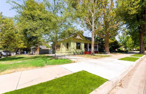 Downtown 3 bed newly renovated with amenities. - Photo 15