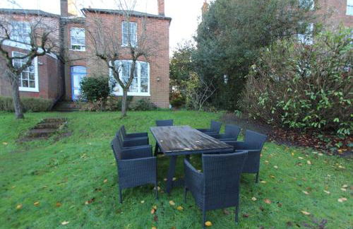 Perfect Family & Friends Home, Free Parking Security Onsite - Photo 49