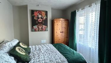 2-Bed Cardiff Home near city centre - Foto 4, wardrobe