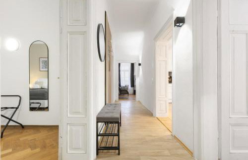 cruwzo I Modern Centrally Located Apartment with Parking Modern Centrally Located Apartment with Parking - Photo 55