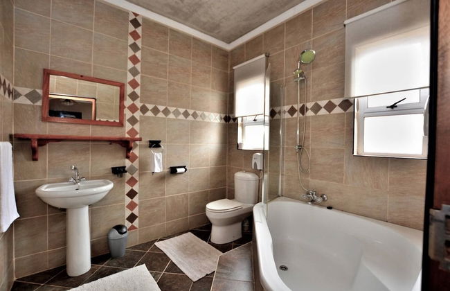 "room in B&B - Room for 6 - Amarachi Guesthouse in Swakopmund Namibia Near Beach and Malls!" - Photo 9