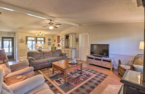 White River Fishing Escape with Deck and Patio! - Foto 5