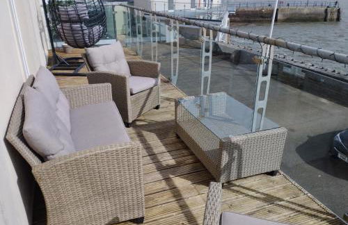 Waterfront Location, Balcony, Sea Views, Free Parking - Foto 32