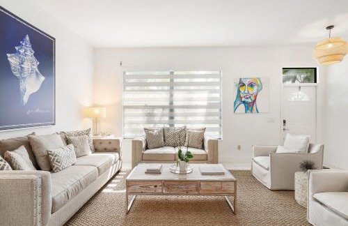 Three-Bedroom House - Best area-Heated Pool-Spa and Sauna Close to Beaches - Foto 8