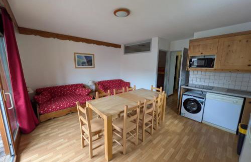 Appartement 4 pièces pour 6-8 personnes, 2 chambres, 1 cabine, 2 canapés-lit double dans le salon, au pied des pistes et piscine l'été, wifi fibre - Foto 13
