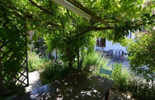 Sunny Coastal Apartment - Foto 3