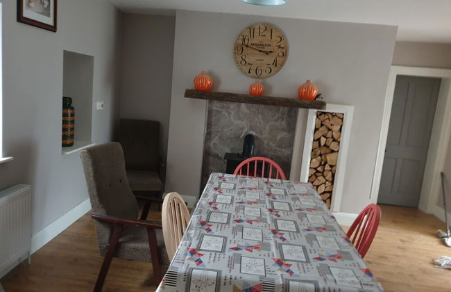 Captivating 3-bed House - Photo 5