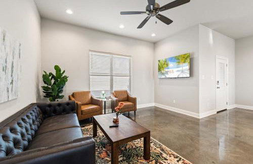 NEW-Upscale-EnSuites-King Bds-Fast WiFi-Quiet Area - Foto 1