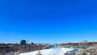 Beautiful 4Bedroom Retreat Close to Niagara Falls Your Home Away from Home - Foto 2