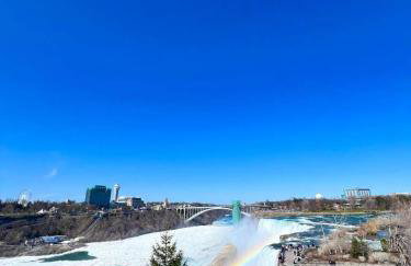 Beautiful 4Bedroom Retreat Close to Niagara Falls Your Home Away from Home - Foto 2