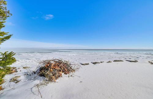 Steps to Lake Huron! Family Outdoorsy Getaway - Foto 26
