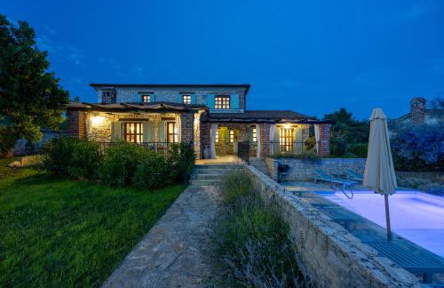 Villa Aryana With Pool - Happy Rentals - Foto 20