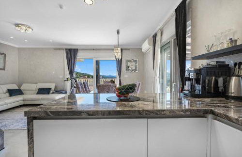 Villa VERONICA with CINEMA PROJECTOR by the HEATED POOL and JACUZZI - Foto 27