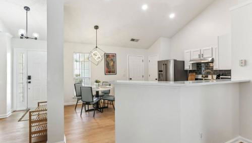 Sophisticated 3 Bedroom Retreat-Near Six Flags - Foto 4, Other