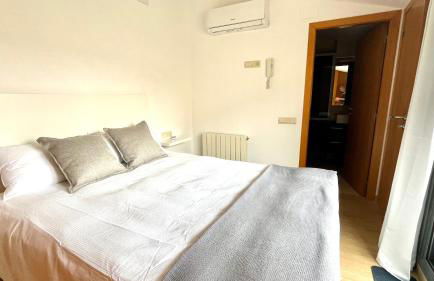 Dúplex 2 hab con terraza by Prestigi - Photo 5