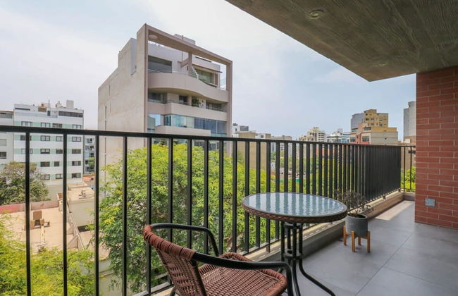 w Fascinating 1BR With Balcony in Miraflores - Photo 34