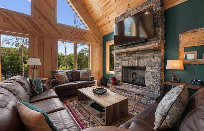 Black Bear Lodge by Avantstay Lakefront Dock Pool Theater Sleeps 20 - Foto 2