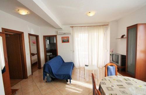 Apartment Bilic with balcony - Photo 12