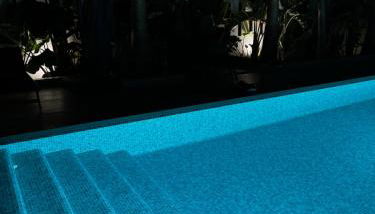 Marbella Bliss - Dream Luxury 4-Bedroom VILLA with Exclisive HEATED Private POOL & Jacuzzi, Tropical Garden, Marbesa - Steps from the Cabopino Beach - Foto 3