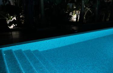 Marbella Bliss - Dream Luxury 4-Bedroom VILLA with Exclisive HEATED Private POOL & Jacuzzi, Tropical Garden, Marbesa - Steps from the Cabopino Beach - Foto 3