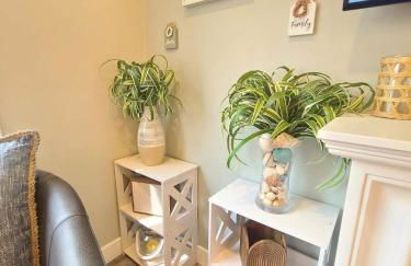 Stunning Lake Home w arcade and huge deck - Foto 46