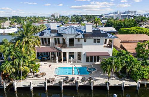 Near the Beach • Pool & Jacuzzi • Waterfront Villa - Foto 1