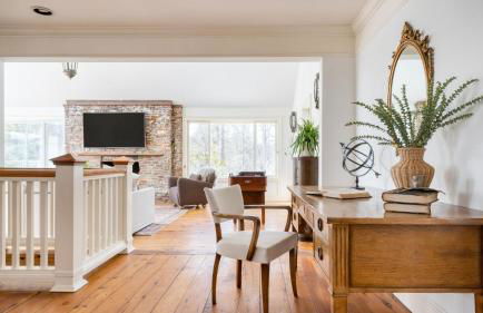 Historic & Secluded Estate on the Hudson River w/ Pool Sleeps 24 River House by Avantstay - Foto 128