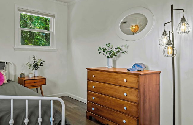 Lake It Right by Avantstay Lakefront w/ Dock, Hot Tub, Fire Pit & Game Room - Photo 25