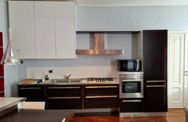 Cozy flat mins walk to Navigli and metro Porta Genova - Foto 2