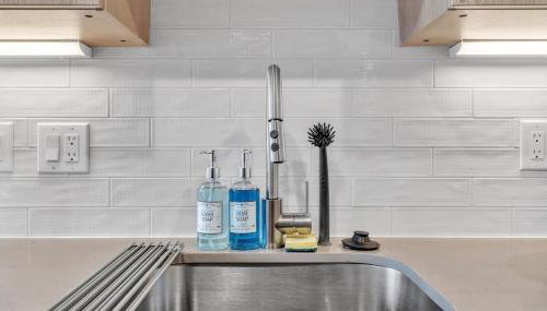 Floor To Ceiling Windows- Bridge Views - Studio - Photo 5