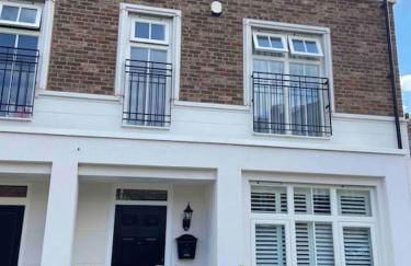 Beautiful town house in the heart of Knutsford - Photo 2