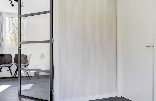 Lakeside Luxury; Sauna & Hot Tub - Photo 2