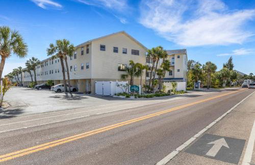 Oceanview - Heated Pool - Game Room - Steps to Beach - Sleeps 8 - Foto 6