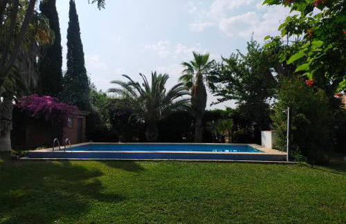 Precioso chalet próximo a Sevilla con jardín y piscina privada 8 personas Wifi gratis 2 salones 4 dormitorios 2 baños - Foto 22