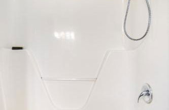 Cozy Uptown apartment with Gym and Swimming pool - Photo 26