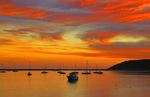 Private Home with Breathtaking Ocean Views - walk to Beaches Restaurants - Foto 34