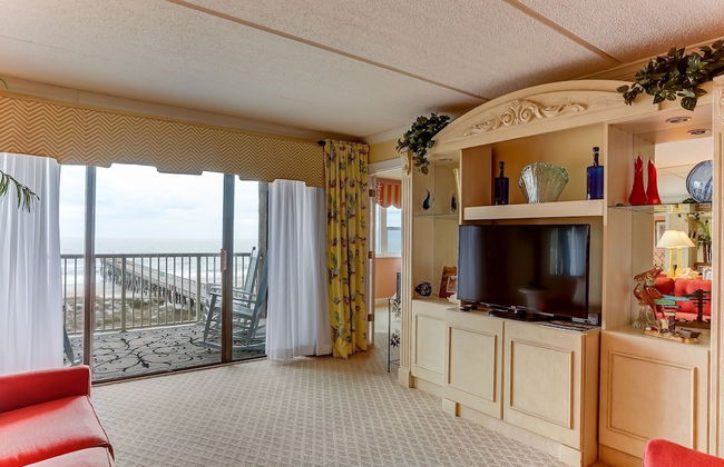 Tastefully Decorated Condo with Scenic Beach Views by RedAwning - Foto 15