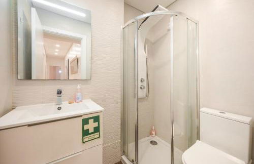 GuestReady - Modern Comfort in Almada - Foto 9