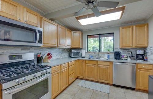 Expansive Angel Fire Home with Indoor Hot Tub! - Foto 8