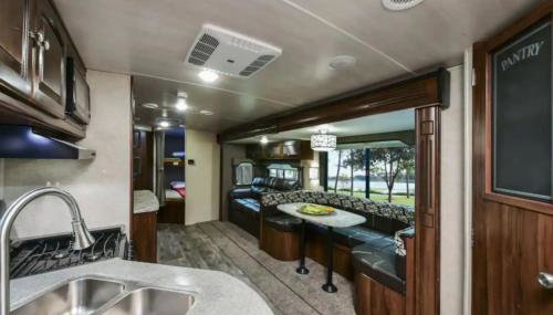 Heartland North Trail 31' RV - Foto 2, minibar