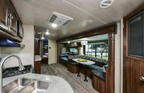 Heartland North Trail 31' RV - Photo 2