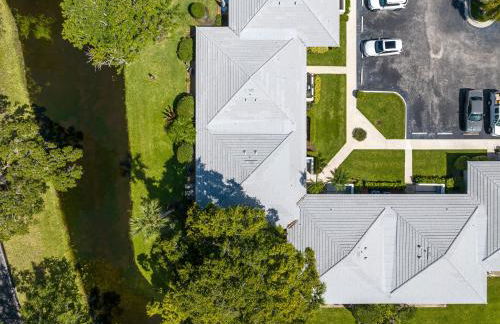 Luxurious Golf Retreat Villa in PGA National! - Photo 31