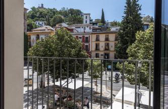 BiBo Suites Real Chancilleria - Photo 44