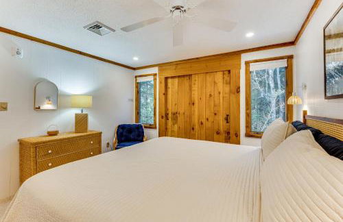 Resort-Style Community! Quechee Chalet with Deck - Foto 19