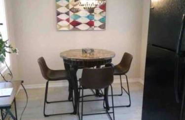 Charming 2 bedroom Retreat minutes from Downtown - Foto 9