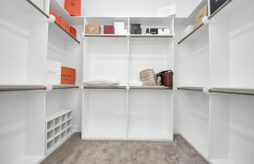 Stylish & Spacious 3BR Gem With Hot tub Near Downtown - Foto 28